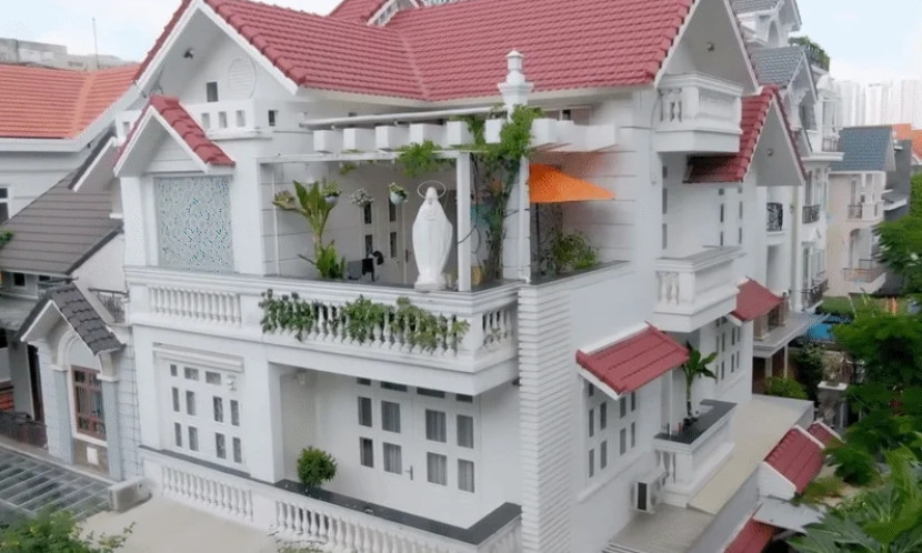 biet-thu-cua-vy-oanh.jpg