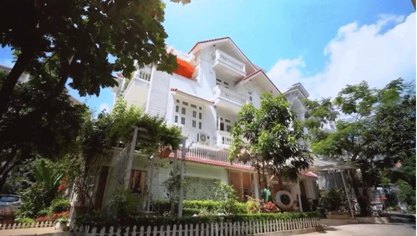 biet-thu-cua-vy-oanh2.jpg