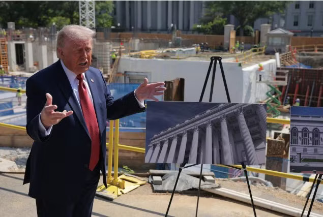 Tổng thống Trump phát biểu với báo chí về phòng khiêu vũ, ngày 19/5. (Ảnh: Getty) Hầm bí mật của Nhà Trắng gây chú ý giữa tranh cãi về phòng khiêu vũ - Ảnh 1.