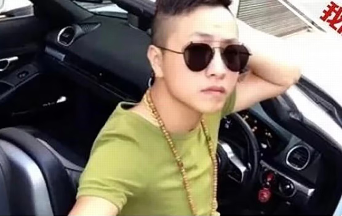 Gao Fei trở nên nổi tiếng trên mạng xã hội từ video đập phá siêu xe. (Ảnh: SCMP) Trung Quốc dẹp ‘giang hồ mạng’ như thế nào? - Ảnh 2.