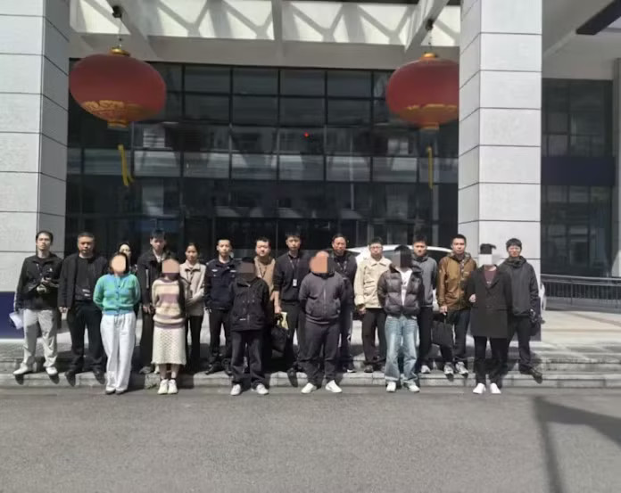 13 người bị bắt ở tỉnh Chiết Giang vì dàn dựng các màn PK trên mạng internet. (Ảnh: WeChat) Trung Quốc dẹp ‘giang hồ mạng’ như thế nào? - Ảnh 3.