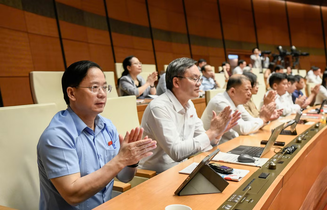 Các đại biểu Quốc hội tại phiên họp sáng 24/8. Ảnh: Như Ý Quốc hội thông qua cơ chế đặc thù APEC Phú Quốc: Gỡ vướng, không hợp thức hóa sai phạm - Ảnh 1.
