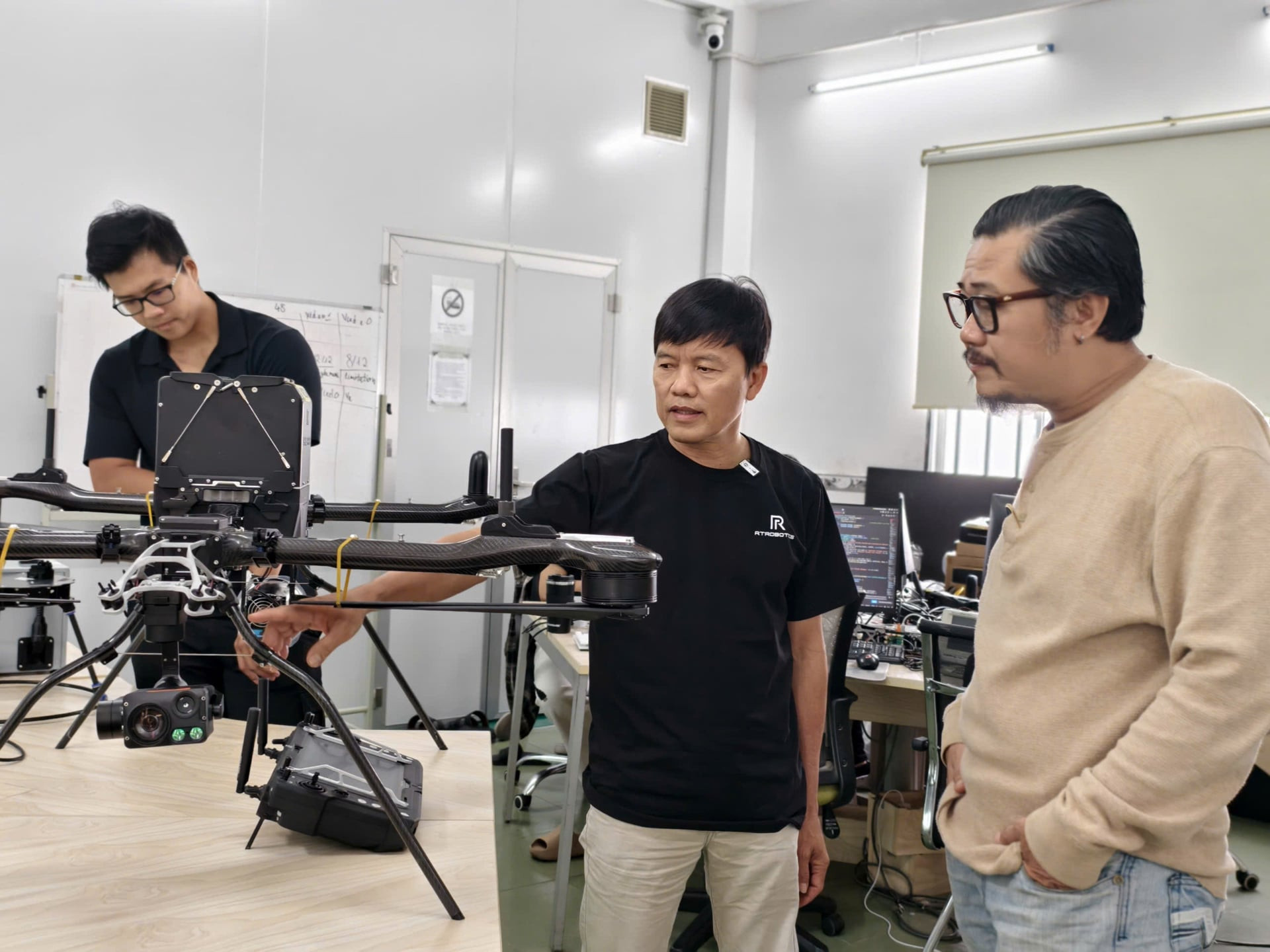 i.ex-cdn.com-danviet.vn-files-content-2025-09-06-_ts-quoc-gioi-thieu-ve-san-pham-drone-hera-chu-luc-2249.jpg