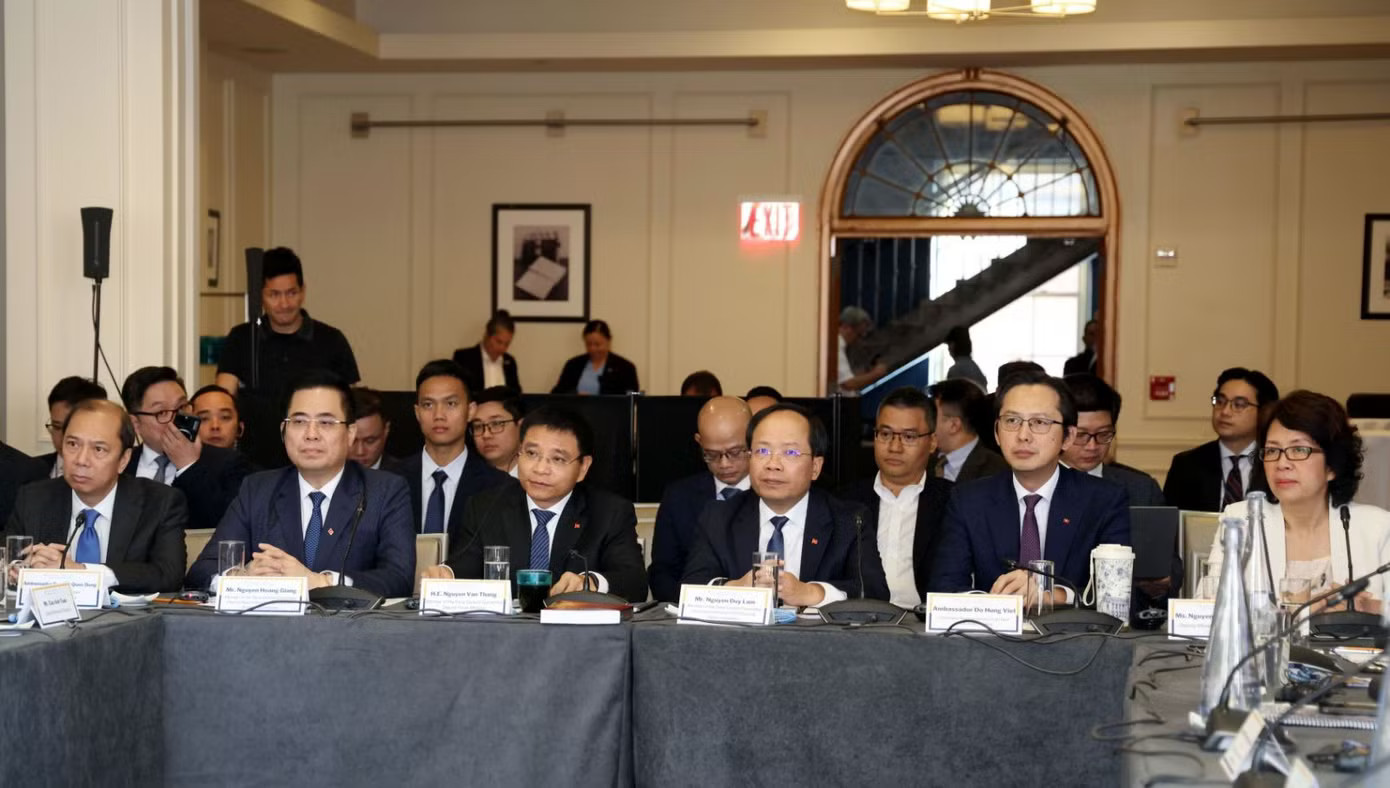 Các đại biểu dự Chương trình Lãnh đạo Việt Nam 2026. Ảnh: Mofa Sẽ lập Trung tâm nghiên cứu Việt Nam tại đại học danh tiếng của Mỹ - Ảnh 2.