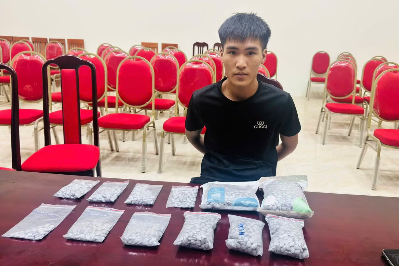 Vụ diễn viên Kiều Thanh bị bắt vì ma túy: Cảnh sát nổ súng khống chế nhiều đối tượng cầm đầu - Ảnh 4.