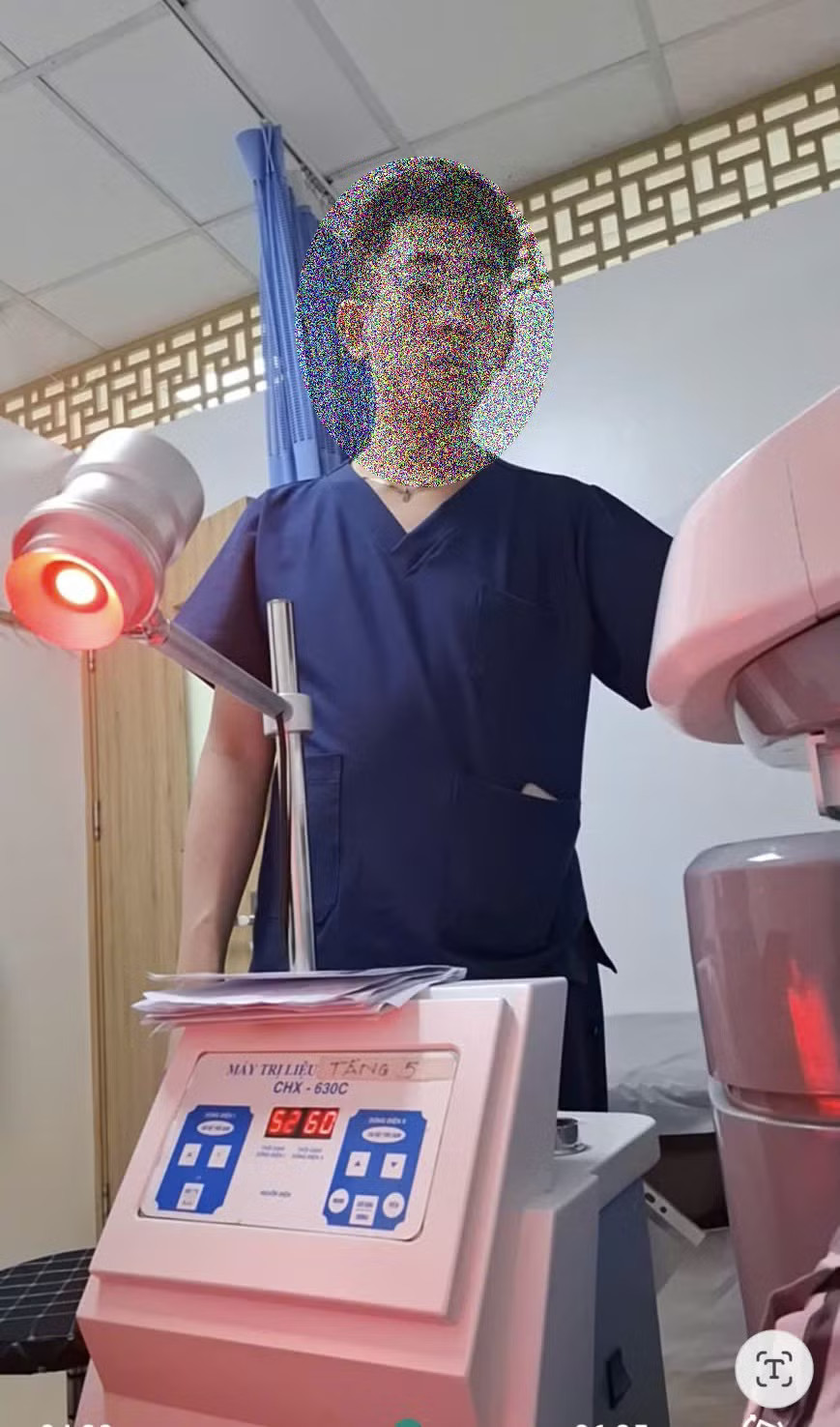 Nhân viên tên Huy bị cơ quan chức năng xử phạt do hành nghề khi chưa đăng kýẢnh: ĐH Đột nhập phòng khám biến tướng: Hành nghề 'chui', chữa yếu sinh lý - Ảnh 2.