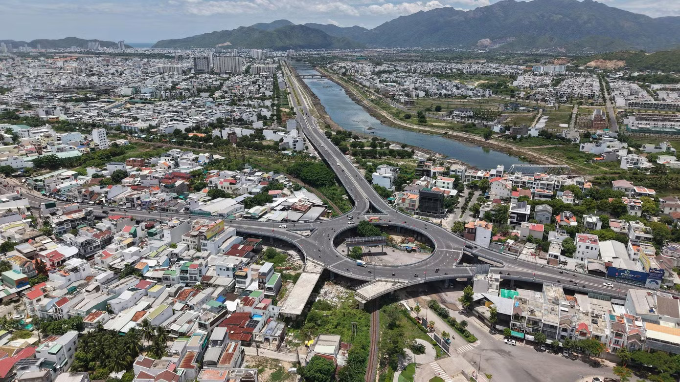 Nút giao Ngọc Hội dang dở 10 năm. Tập đoàn Phúc Sơn thi công dự án 'lụt' 10 năm ở Nha Trang - Ảnh 1.