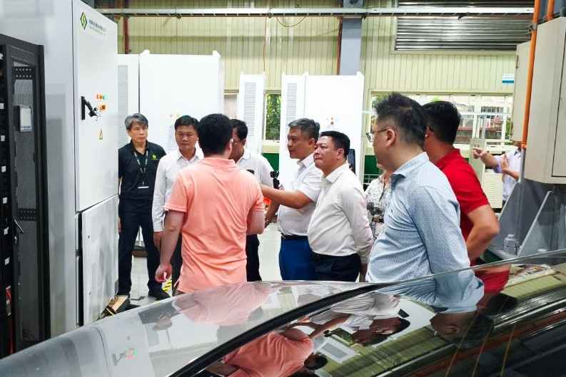 Đoàn công tác của PV Power tham qua dây chuyền sản xuất tế bào pin