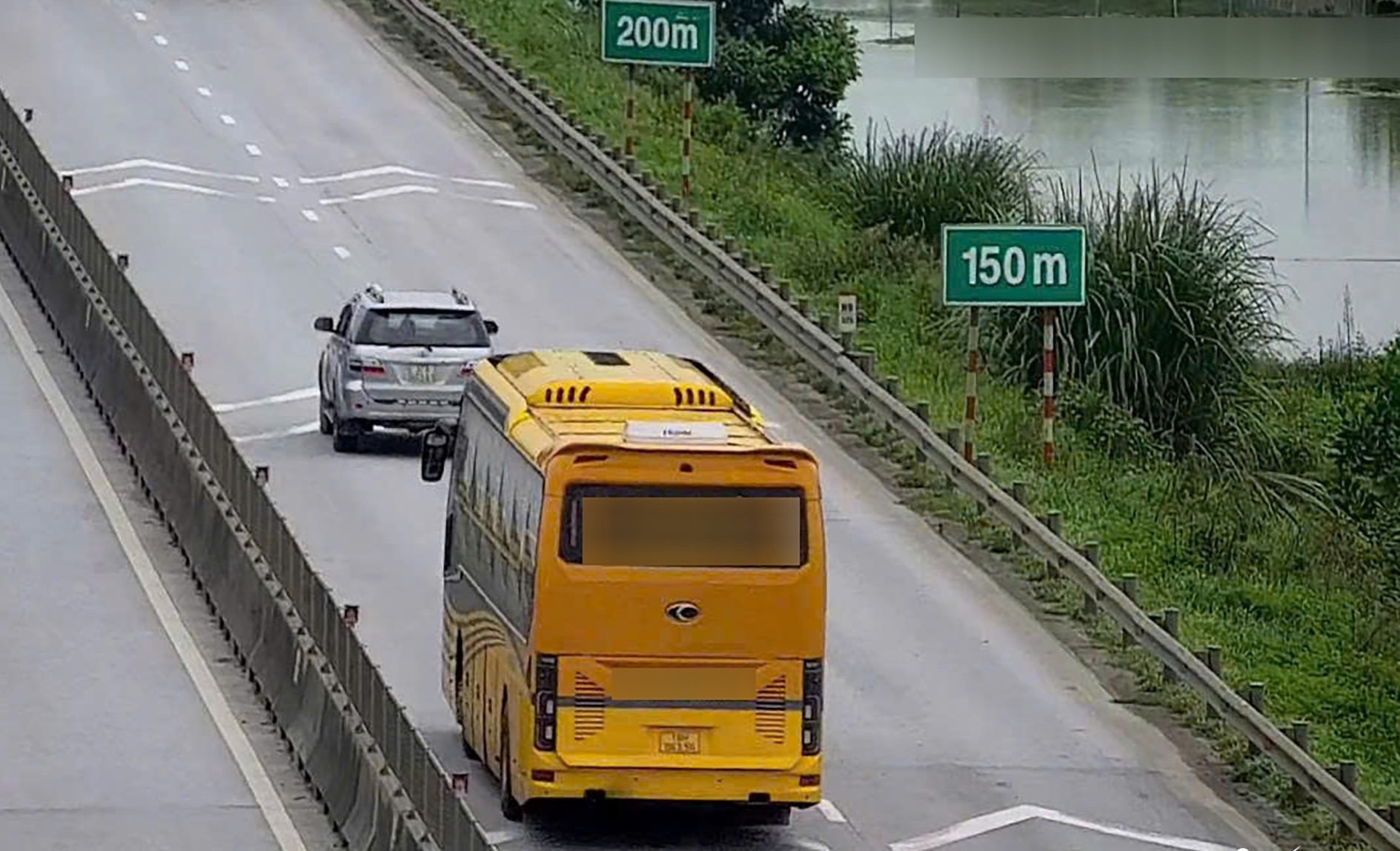 xe-khong-giu-khoang-cach-1.jpg