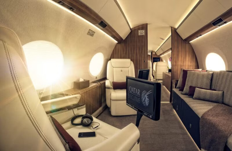 Cửa sổ lớn giúp cabin của chiếc G650ER thoáng đãng, tràn ngập ánh sáng. Chuyên cơ đưa Chủ tịch FIFA tới Hà Nội có thể là chiếc Gulfstream của giới siêu giàu - Ảnh 3.