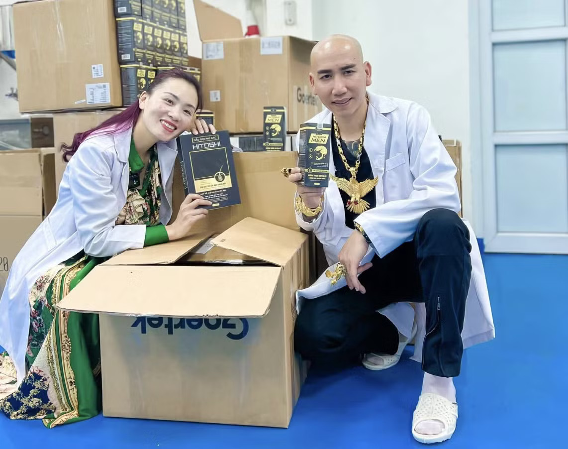 Vợ chồng Bán hàng livestream: Những khoảng trống né thuế, quảng cáo sai sự thật từng bước bị chặn - Ảnh 2.