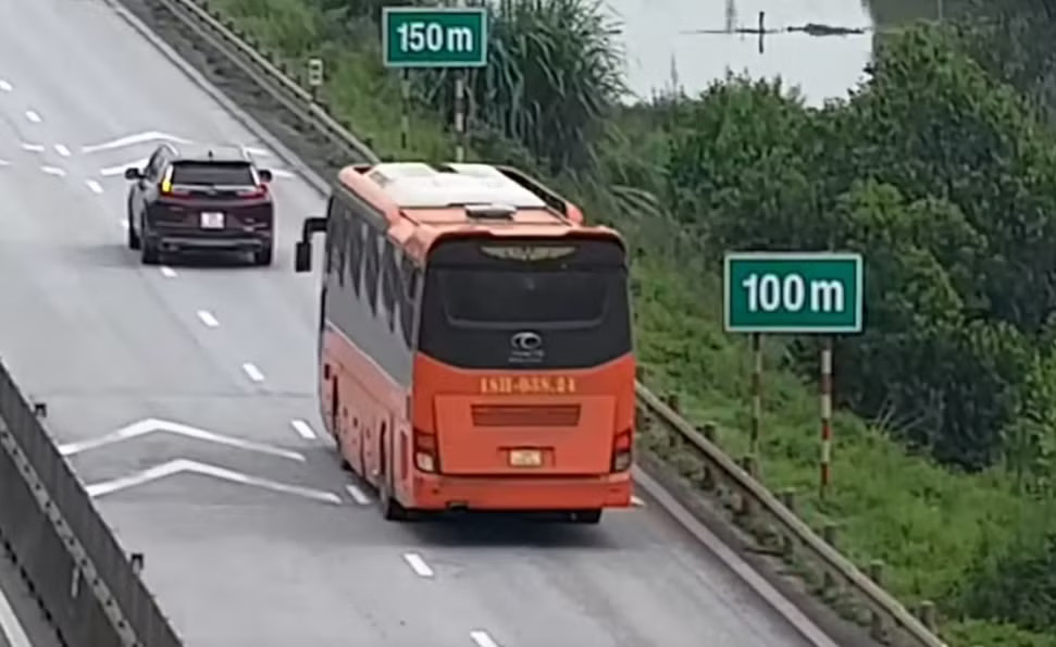 Các nước quy định, xử phạt lỗi không giữ khoảng cách trên cao tốc thế nào? - Ảnh 1.