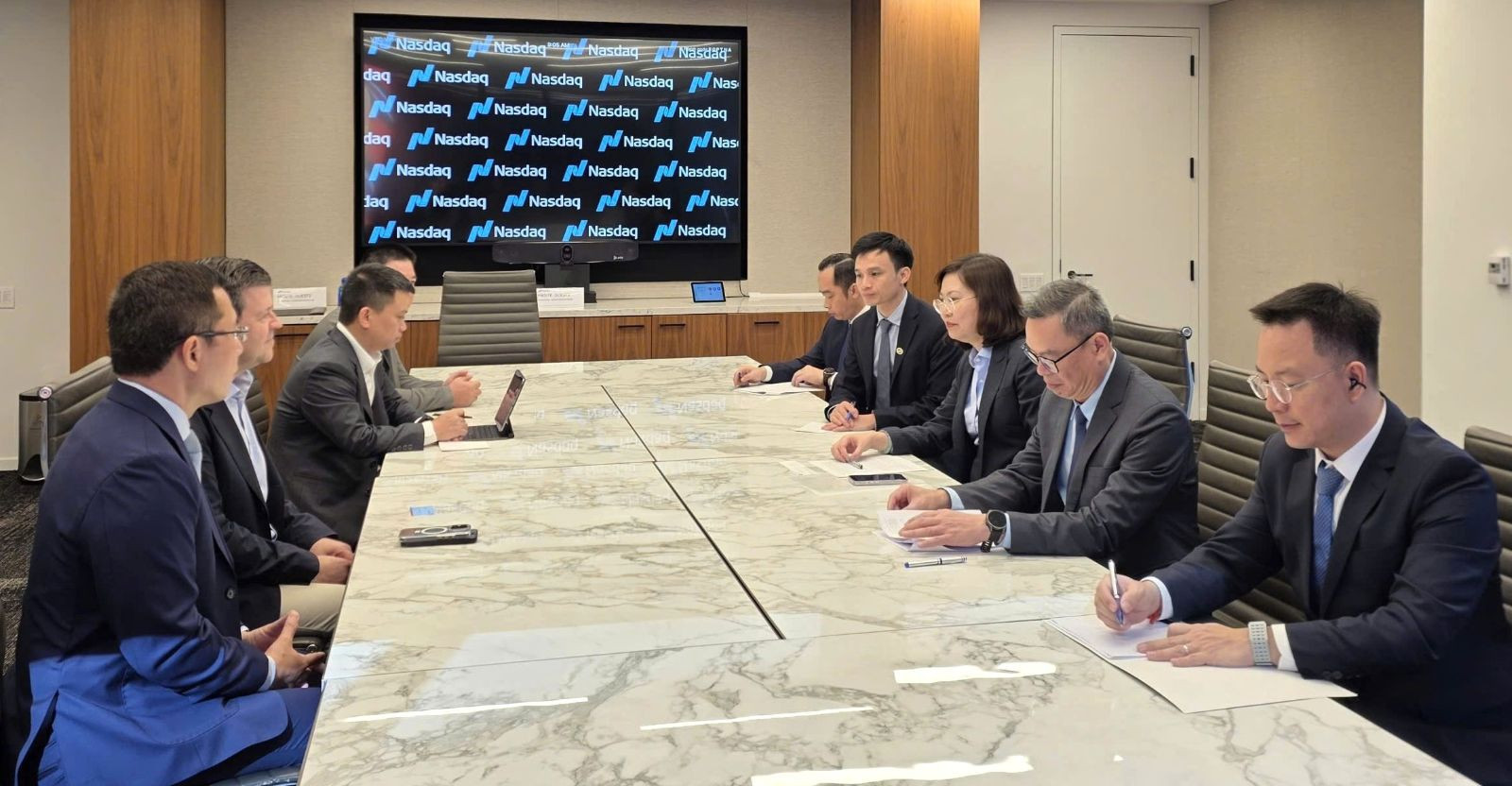 Gặp Chủ tịch UBCKNN, lãnh đạo Nasdaq sẵn sàng hỗ trợ doanh nghiệp Việt huy động vốn quốc tế