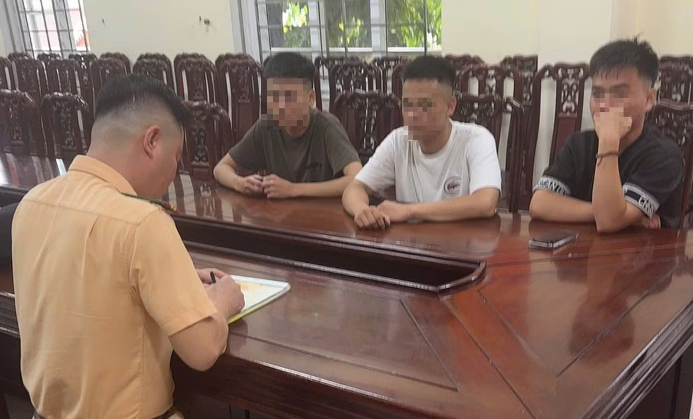 ‘Đi bão’ sau trận bóng Việt Nam thắng Thái Lan, 60 trường hợp bị xử lý - Ảnh 2.