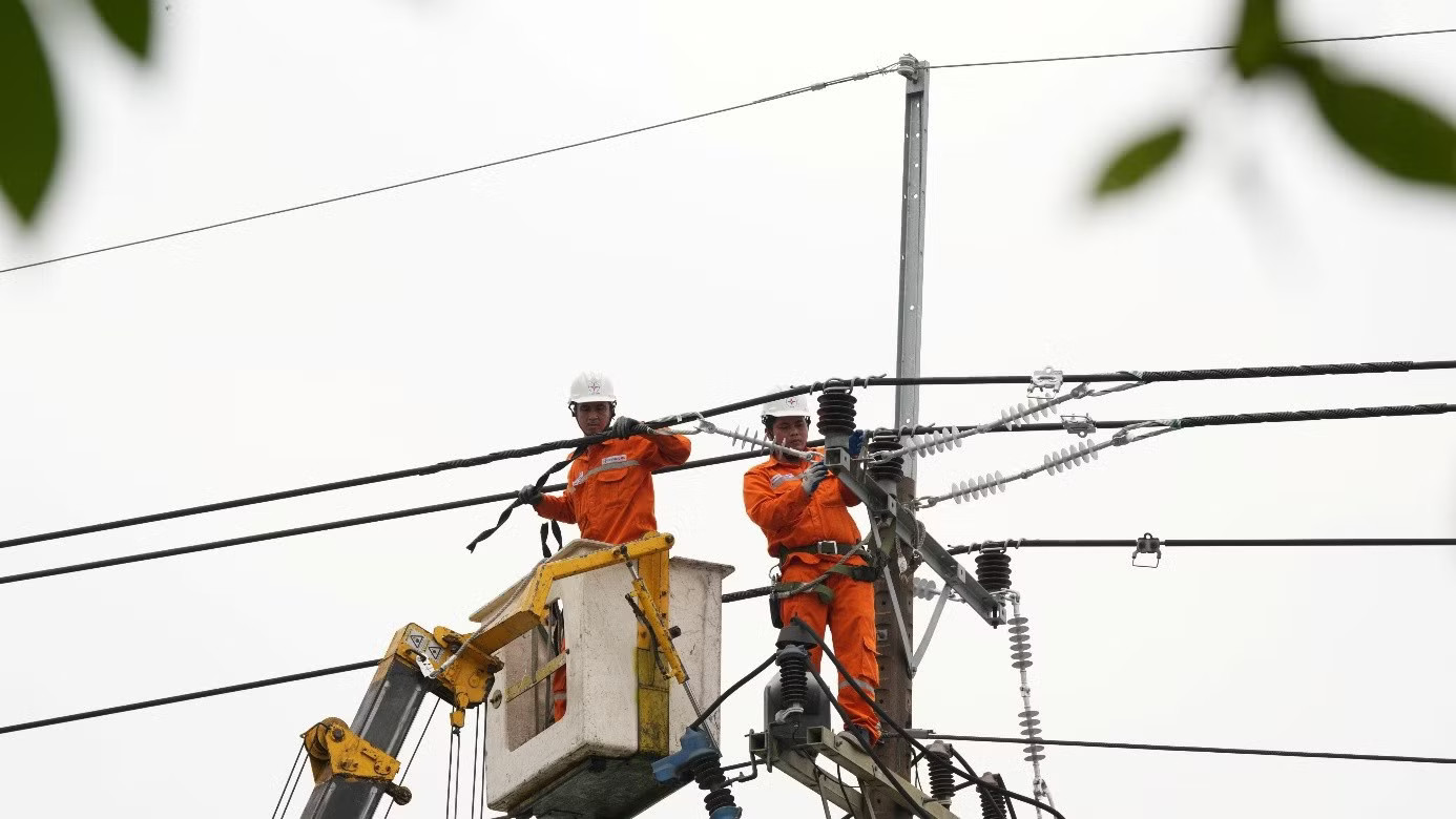 Các đơn vị trực thuộc EVNHCMC không thực hiện các thao tác trên lưới điện gây gián đoạn cung cấp điện trong thời gian nghỉ lễ. EVNHCMC cấp điện an toàn, ổn định dịp lễ Quốc khánh - Ảnh 1.