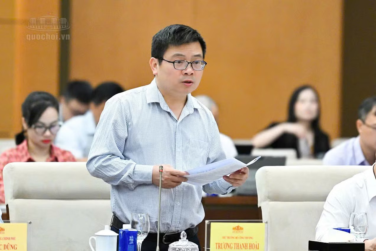 Thứ trưởng Bộ Công Thương Trương Thanh Hoài. (Ảnh: QH) Cần cơ chế bảo vệ, bồi thường cho người tiêu dùng trước việc gian lận tại cây xăng, công tơ điện, nước - Ảnh 1.