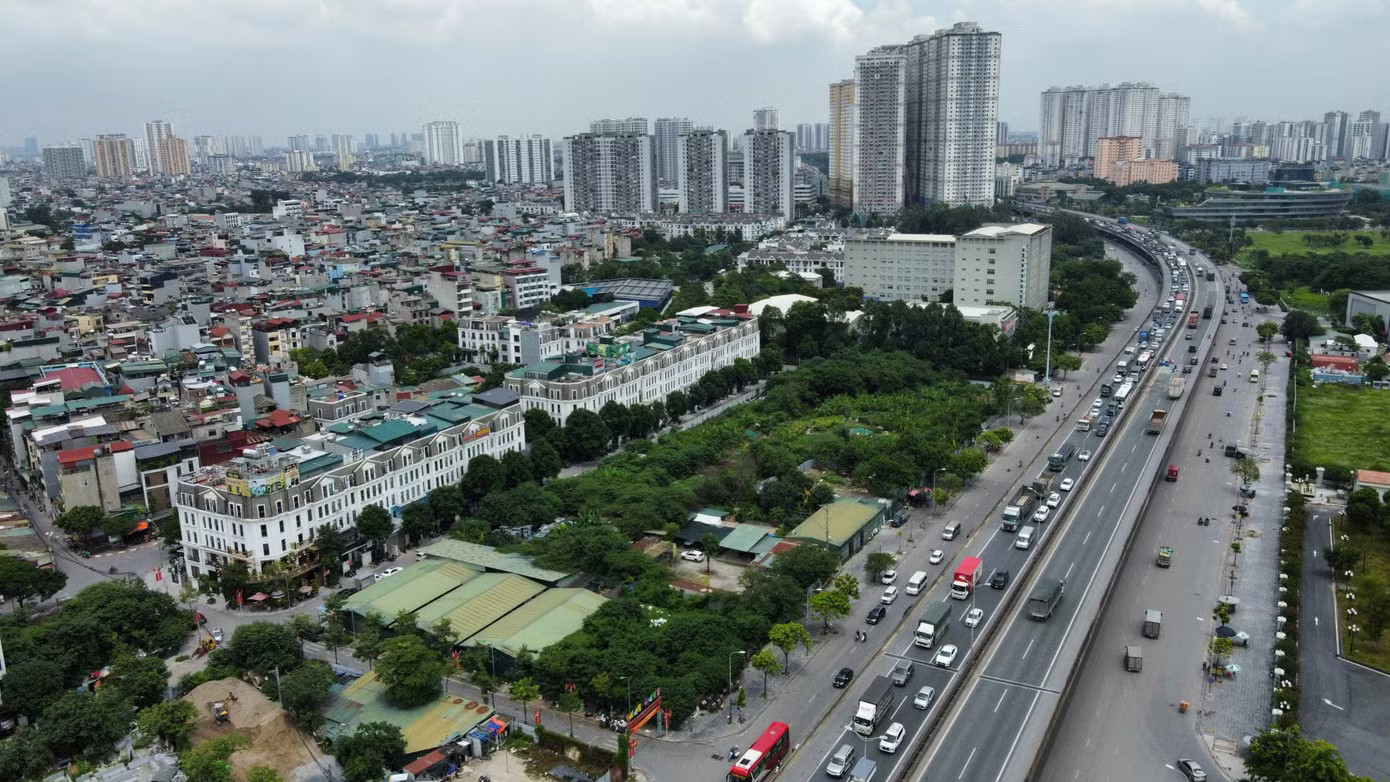 Giá đất thời gian qua là một trong những yếu tố góp phần đẩy giá bất động sản lên cao. Giá đất quyết định mặt bằng giá bất động sản - Ảnh 1.