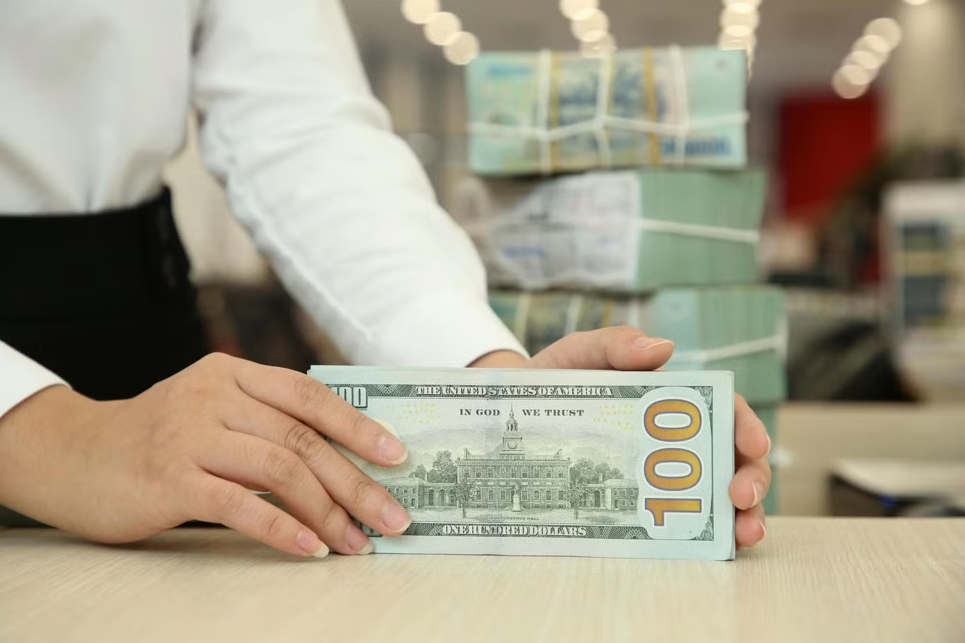 Ngân hàng nội Vì sao ngân hàng nội tìm nhà đầu tư ngoại? - Ảnh 1.