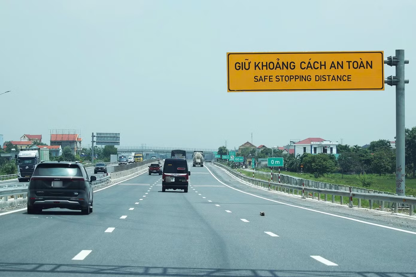 Làm sao để nhận biết khoảng cách an toàn trên cao tốc, những đoạn đường nào bị phạt? - Ảnh 3.