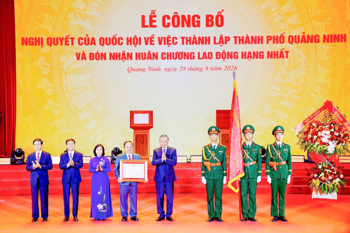 tbt-trao-huan-chuong.jpg