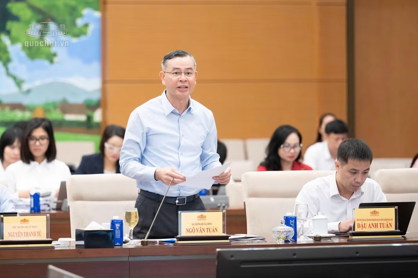 Bộ trưởng Tài chính Ngô Văn Tuấn. (Ảnh: QH) 'Một hàng phở làm sao chứng minh được những con gà có hóa đơn, chứng từ?' - Ảnh 1.
