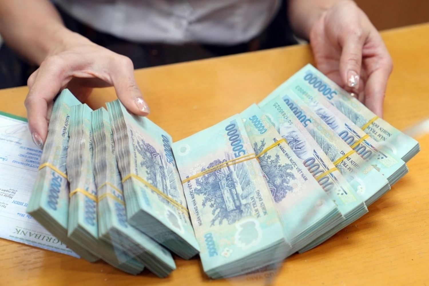 Quà tặng bằng tiền mặt nhân dịp 2 9
