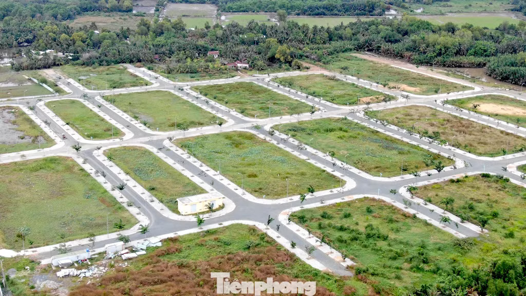 Đối với thửa đất nông nghiệp diện tích tối thiểu được tách thửa là 500 m2 đối với đất trồng cây hằng năm, đất nông nghiệp khác. Tách thửa đất ở TPHCM chia thành 5 khu vực, từ 36 - 100 m2 - Ảnh 2.