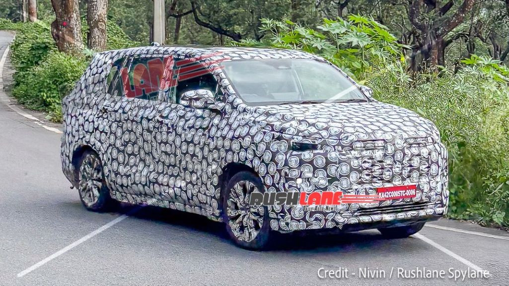 Toyota Innova 2026 trên đường chạy thử