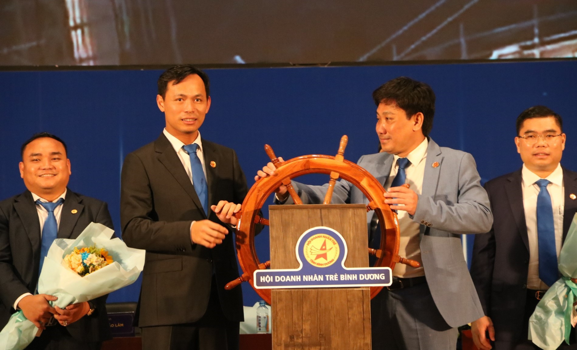 media-cdn-v2.laodong.vn-storage-newsportal-2022-12-23-1130426-_doanh-nhan-tre-binh-01.jpg