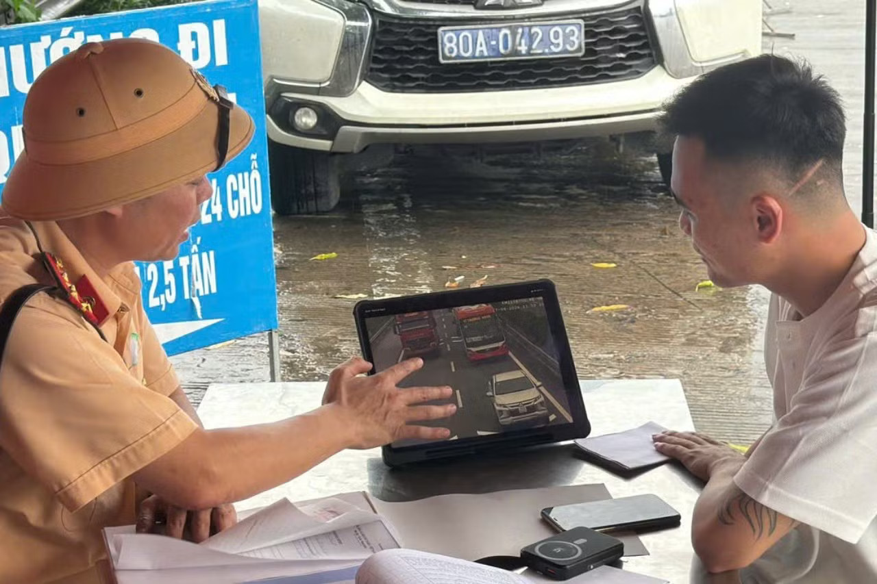 Ngày đầu nghỉ lễ 2/9: Xử phạt 9 trường hợp không giữ khoảng cách trên cao tốc - Ảnh 1.