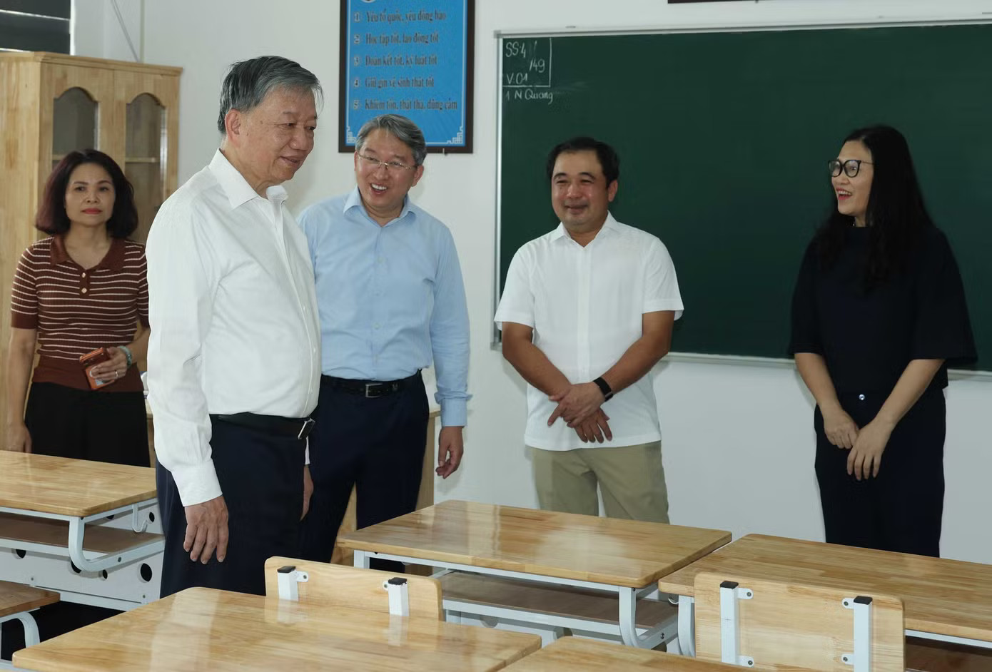 Tổng Bí thư, Chủ tịch nước Tô Lâm kiểm tra Dự án Trường Trung học Phổ thông Hoàng Quán Chi (phường Yên Hòa). Ảnh: TTXVN. Tổng Bí thư, Chủ tịch nước chỉ đạo sớm thông xe toàn tuyến đường Vành đai 1 - Ảnh 2.