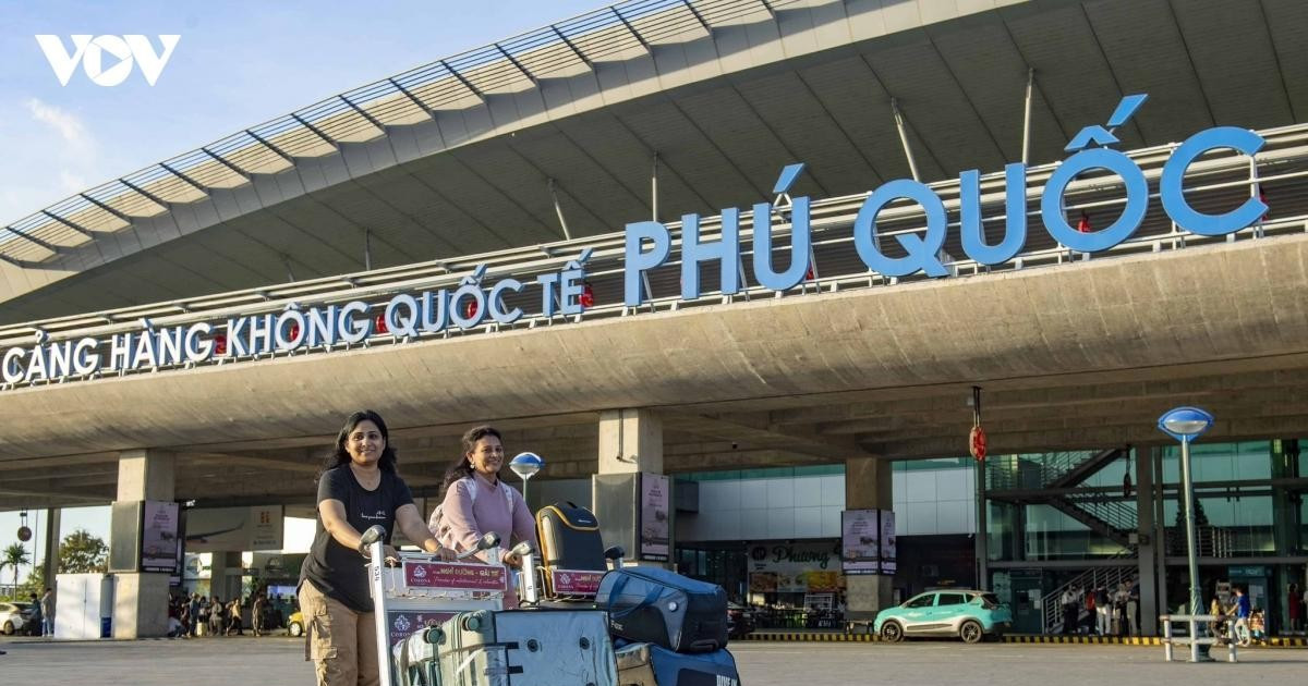 Khách đổ xô đi Phú Quốc dịp 2/9, vì sao giá vé máy bay không cao?