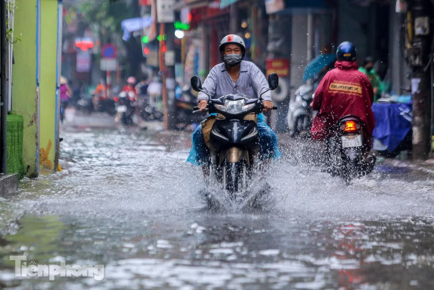 Hà Nội đón mưa lớn từ đêm nay (30/8). 7 tỉnh/thành phố miền Bắc đón mưa lớn từ đêm nay - Ảnh 1.