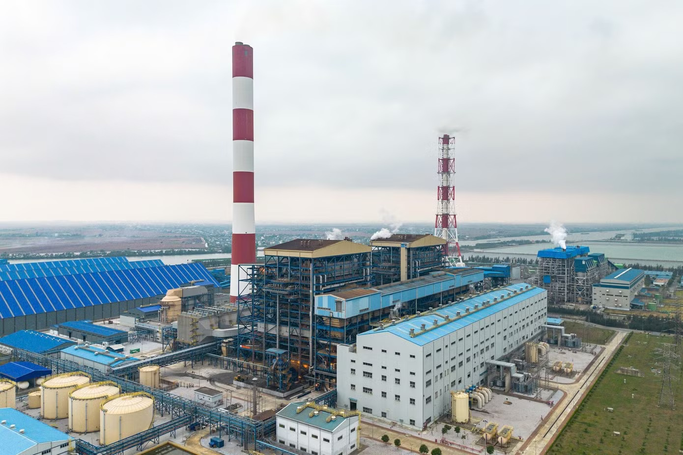 Điện khí LNG vẫn bế tắc do thiếu cơ chế hấp dẫn. Loạt dự án điện LNG mắc kẹt, cảnh báo nguy cơ hụt nguồn điện - Ảnh 2.