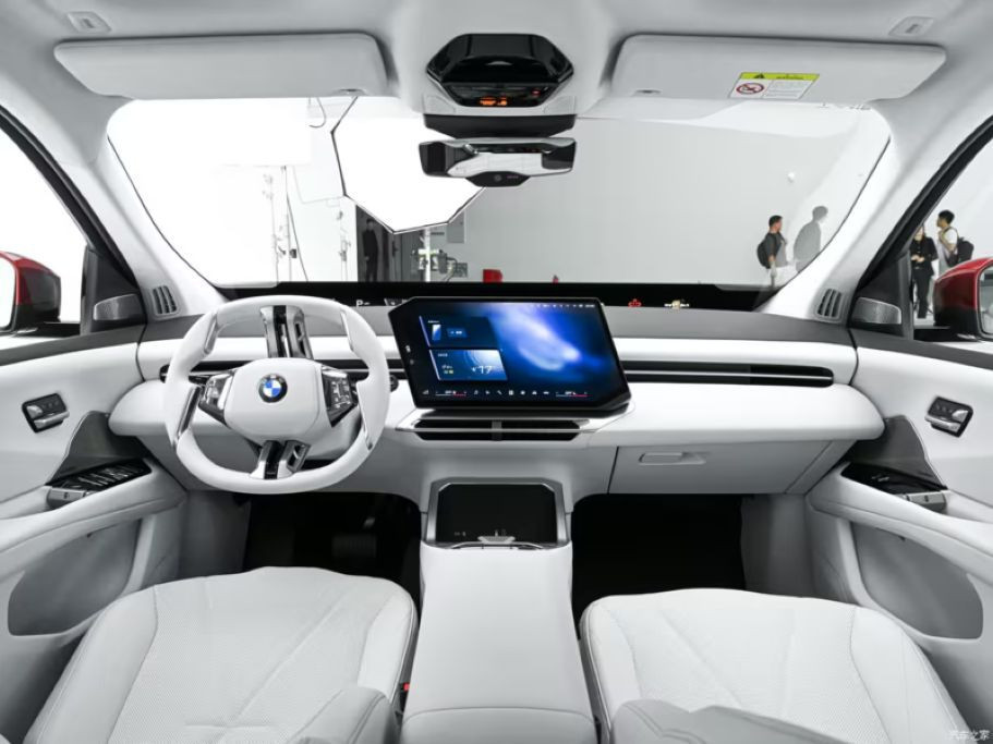 Bên trong khoang lái BMW iX3 L