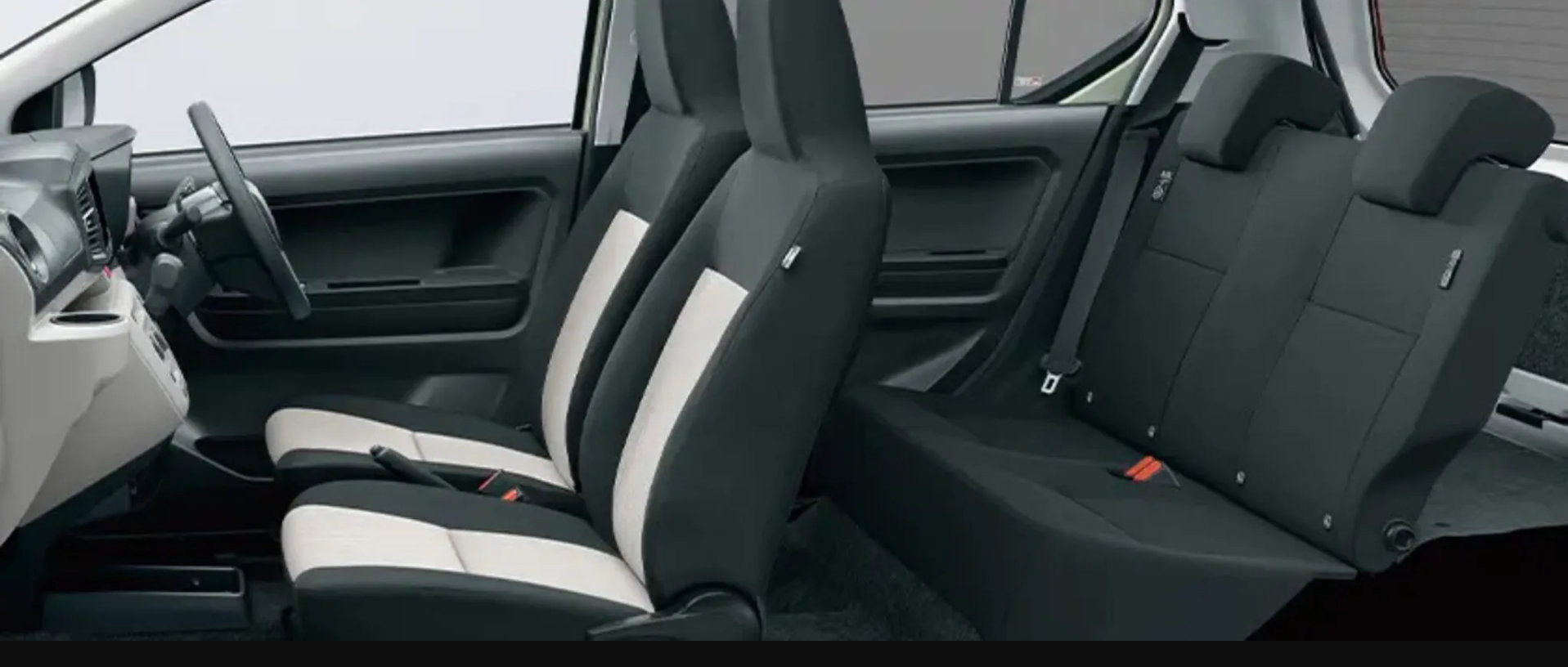 Daihatsu Mira e S 2026 có 4 chỗ ngồi