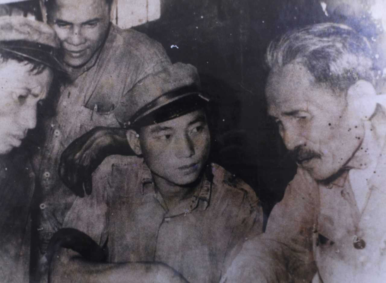 anhhunglaodong.jpg
