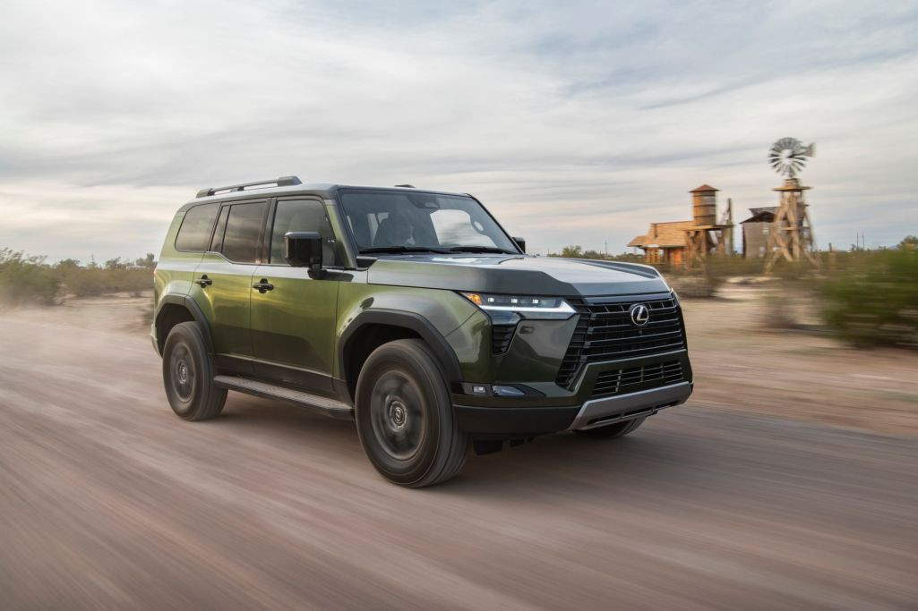 Lexus GX550 mới với lốp xe off-road chuyên dụng