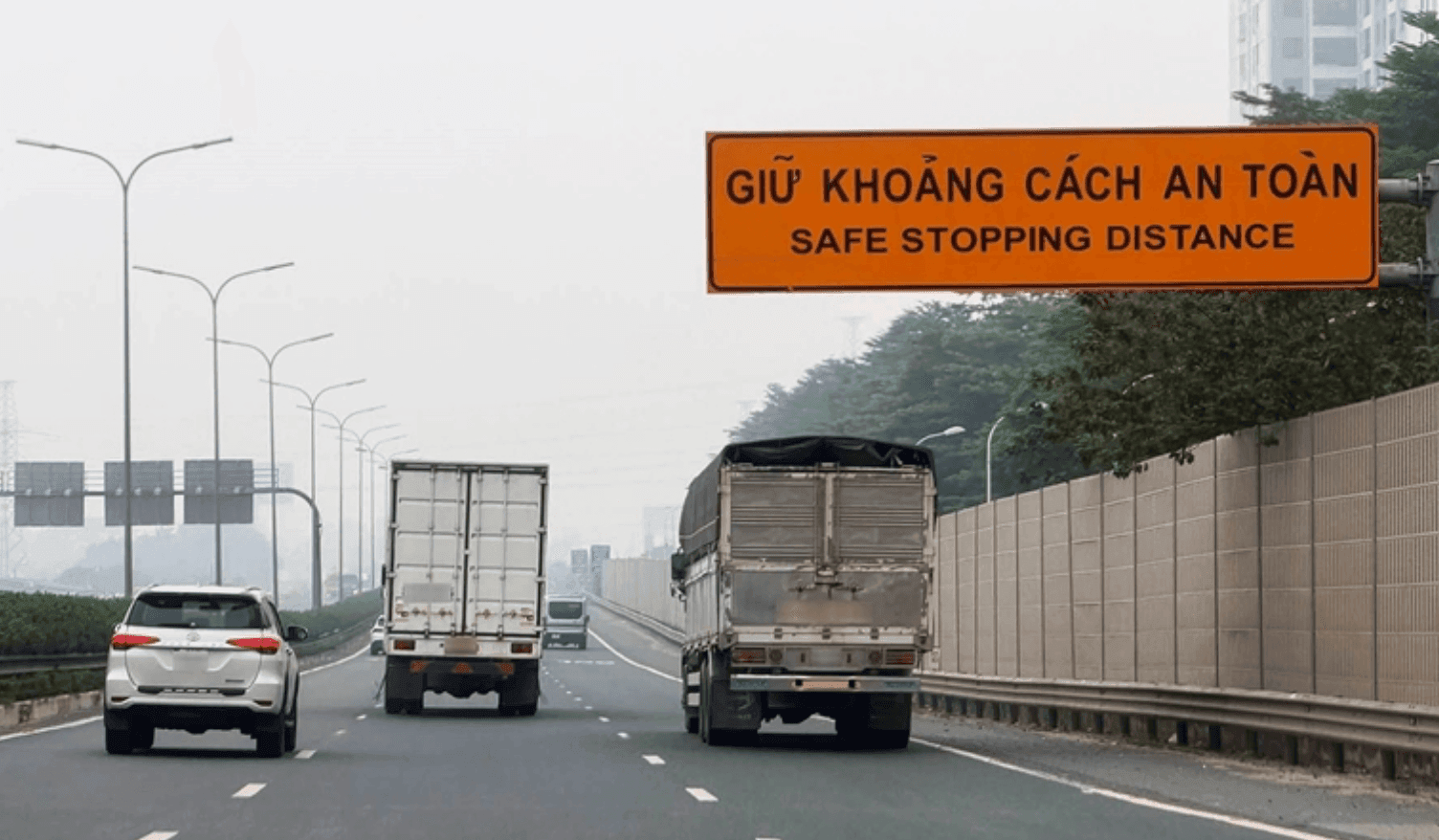 Phó Thủ tướng yêu cầu ‘đánh giá kỹ’ quy định giữ khoảng cách trên cao tốc