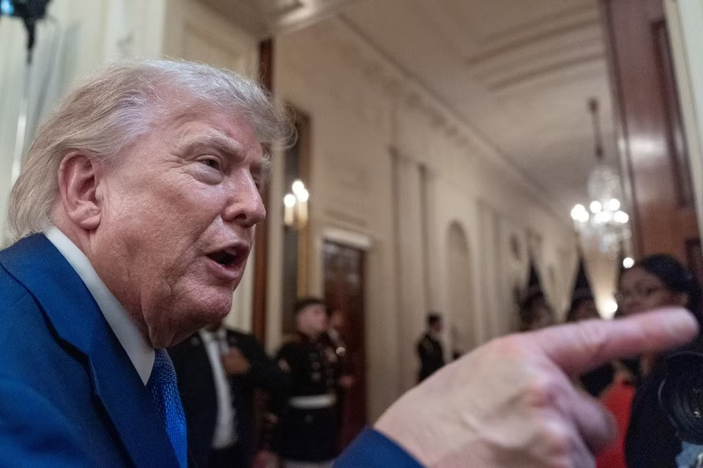 Tổng thống Trump tuyên bố giáng đòn mạnh vào Iran - Ảnh 1.