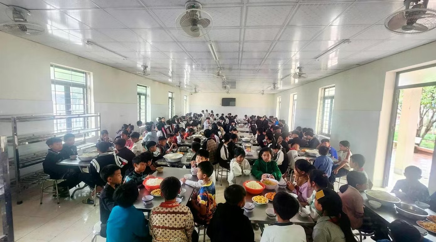 Điện Biên khẩn cấp rà soát việc một hiệu trưởng lên mạng kêu gọi hỗ trợ gạo và gas - Ảnh 2.