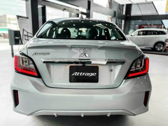 mitsubishi-attrage-xa-kho-3.jpg
