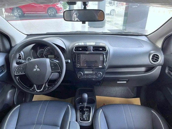 mitsubishi-attrage-xa-kho-4.jpg