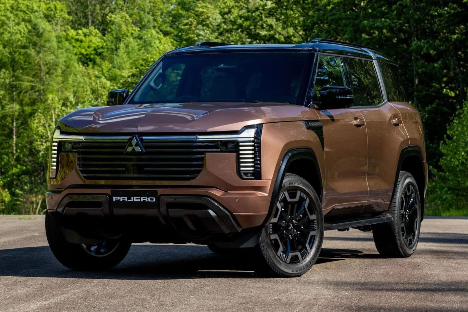 Mitsubishi Pajero chính thức trở lại
