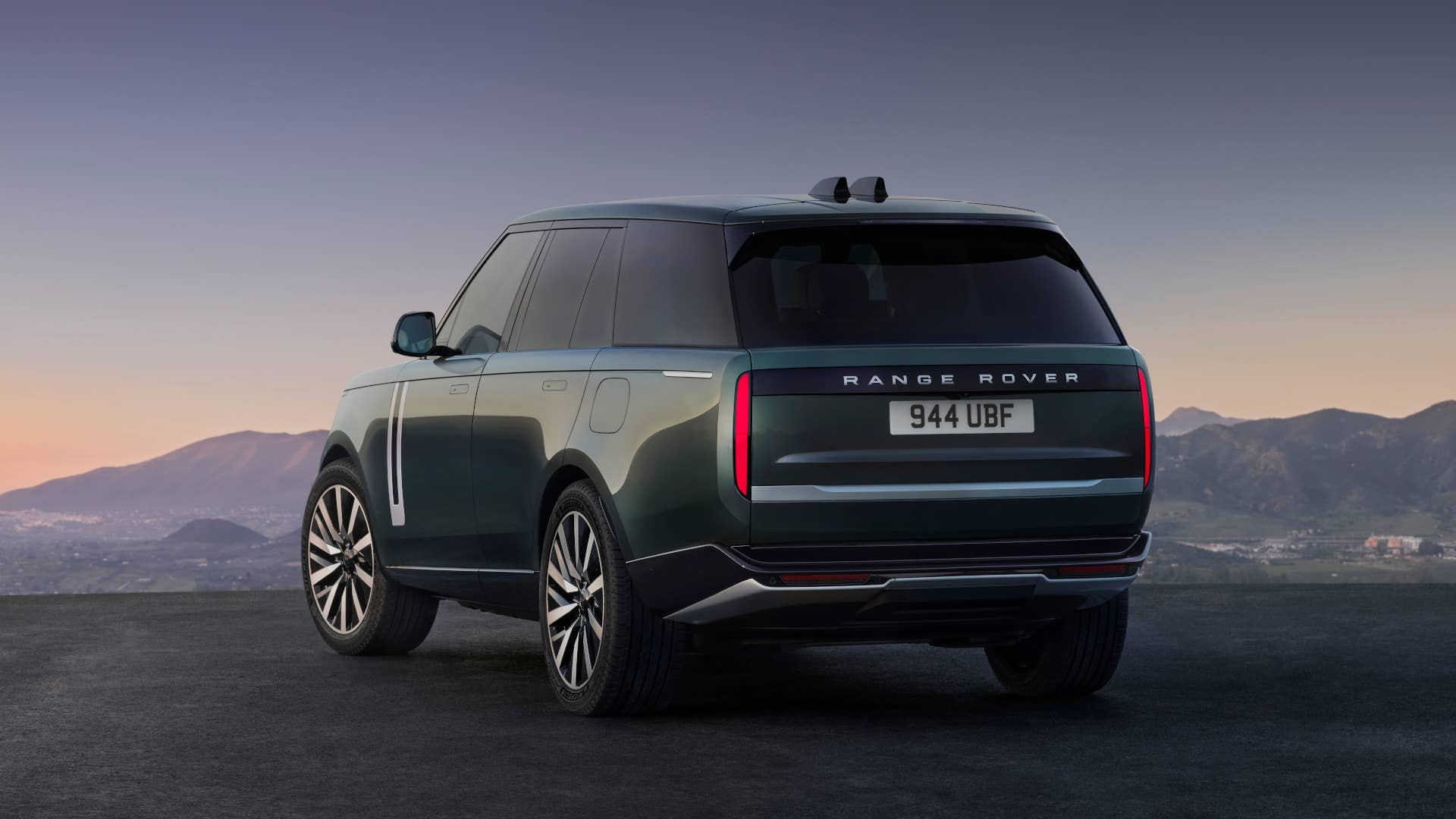 Range Rover EV 2027 nhìn từ phía sau