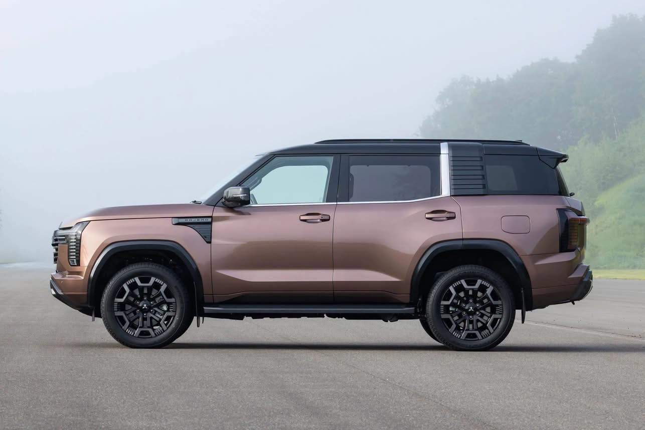 Mitsubishi Pajero có chiều dài cơ sở đạt 2.870 mm