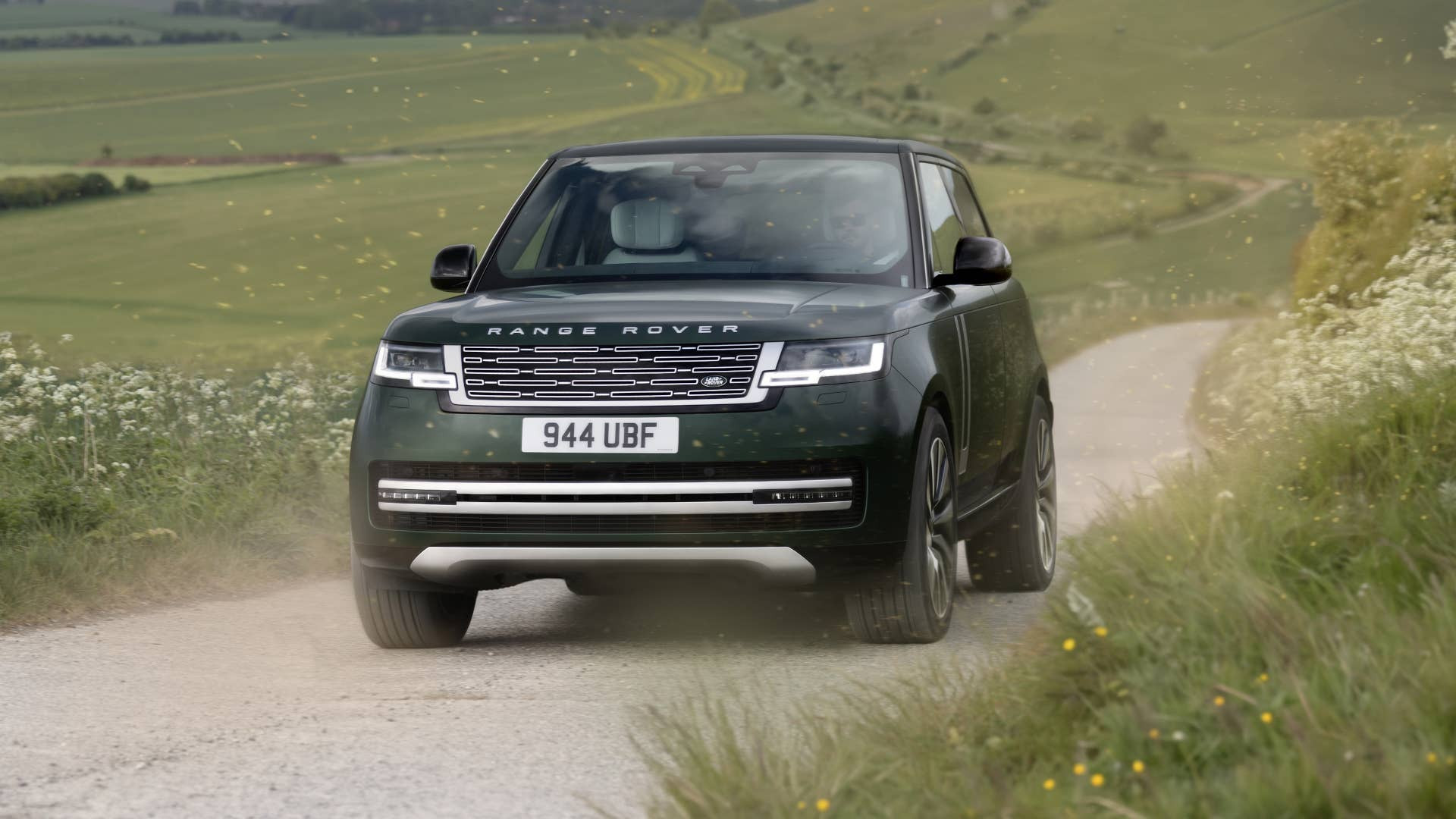 Ngoại hình mặt trước quen thuộc dòng Range Rover