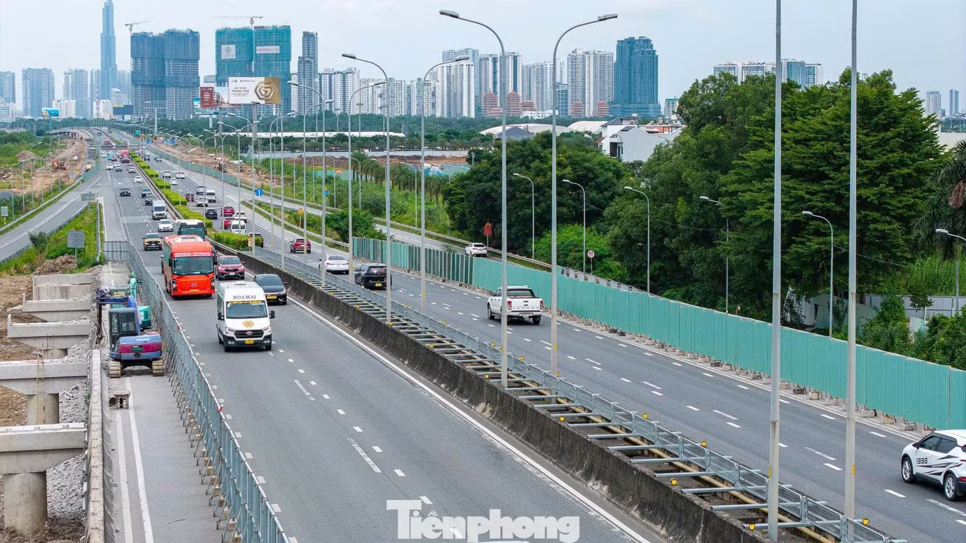 Dòng xe từ các tỉnh, thành phía Đông đổ về cao tốc TPHCM - Long Thành - Dầu Giây sáng 2/9. (Ảnh: Nguyễn Tiến) Sẽ 'đóng' một chiều cao tốc Long Thành khi phương tiện về TPHCM tăng đột biến - Ảnh 1.