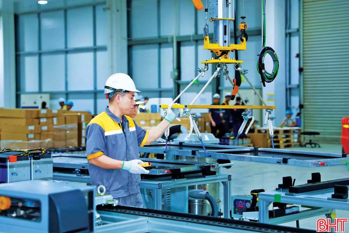 Đầu tư công sẽ là bệ đỡ quan trọng của nền kinh tế Việt Nam trong năm 2026. Ảnh: Đăng khoa Tăng lực kéo “cỗ xe tam mã” - Ảnh 2.