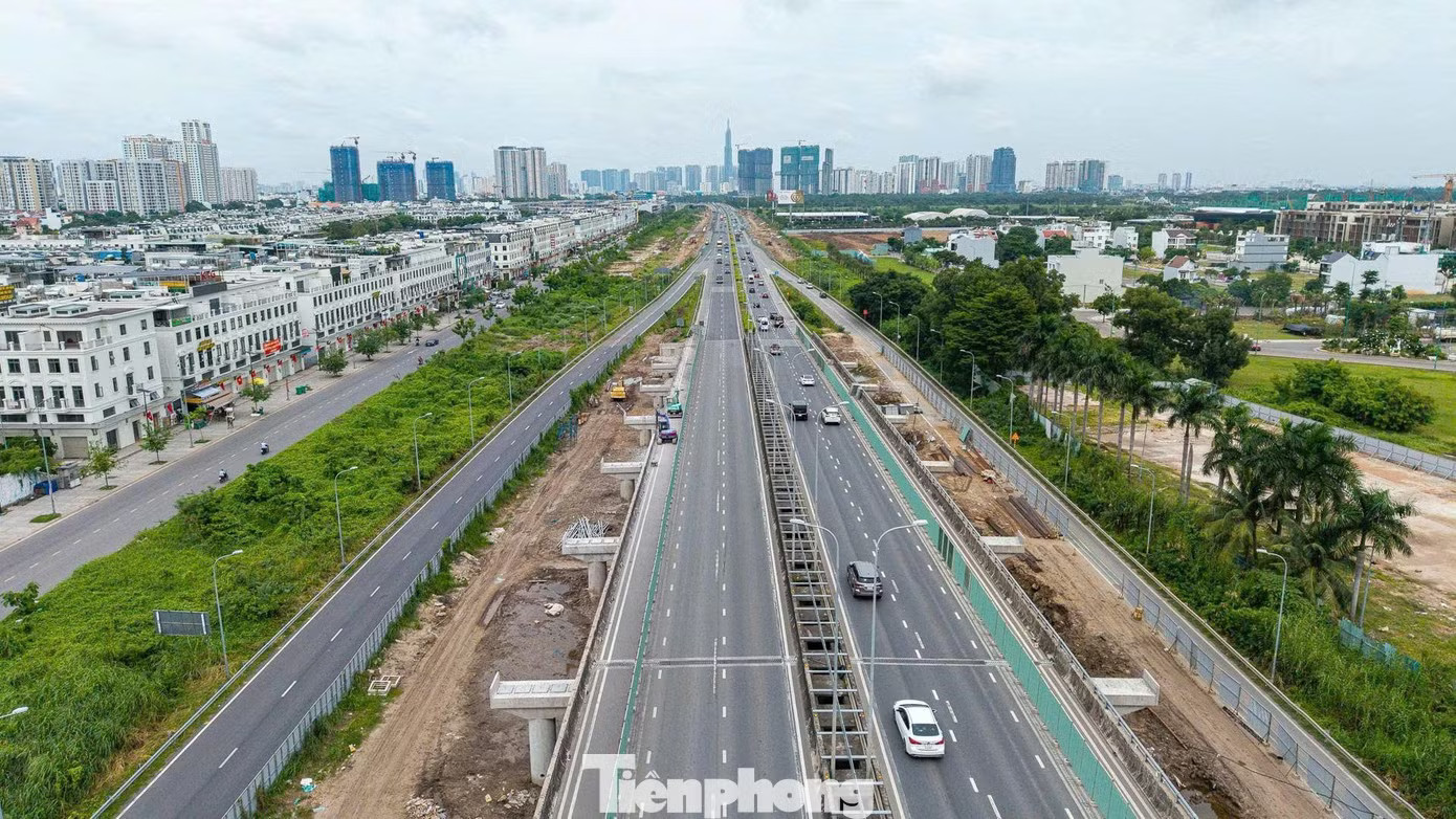 Cao tốc TPHCM - Long Thành - Dầu Giây vẫn lưu thông 2 chiều trong sáng 2/9. ( Ảnh: Nguyễn Tiến) Sẽ 'đóng' một chiều cao tốc Long Thành khi phương tiện về TPHCM tăng đột biến - Ảnh 2.